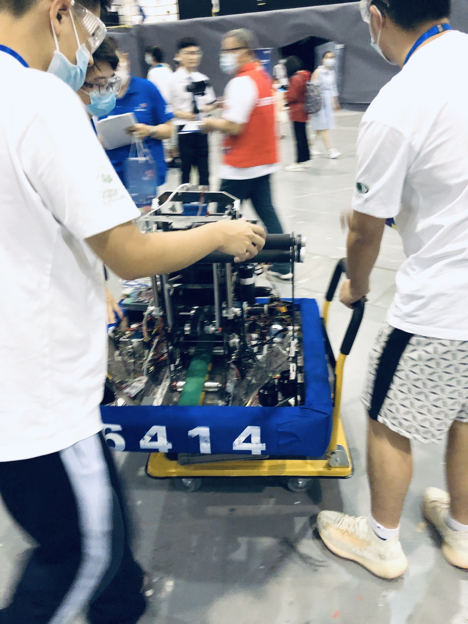 Competition robot wiring and chassis